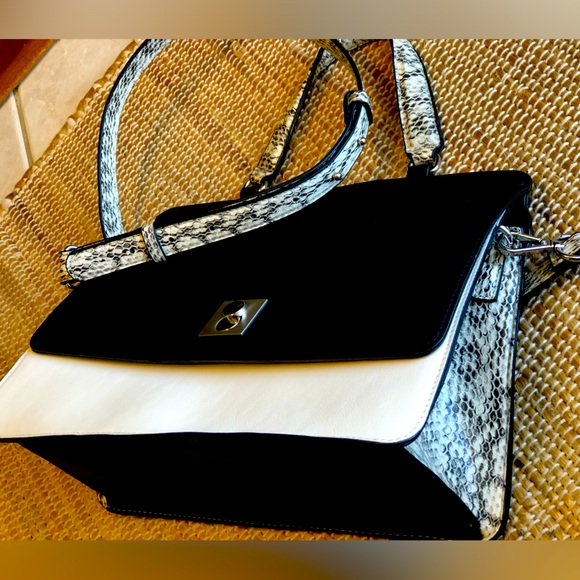 Alfani | Bags | Alfani Blkcrm Snake Colorblock Crossbody Roomy Inside ...